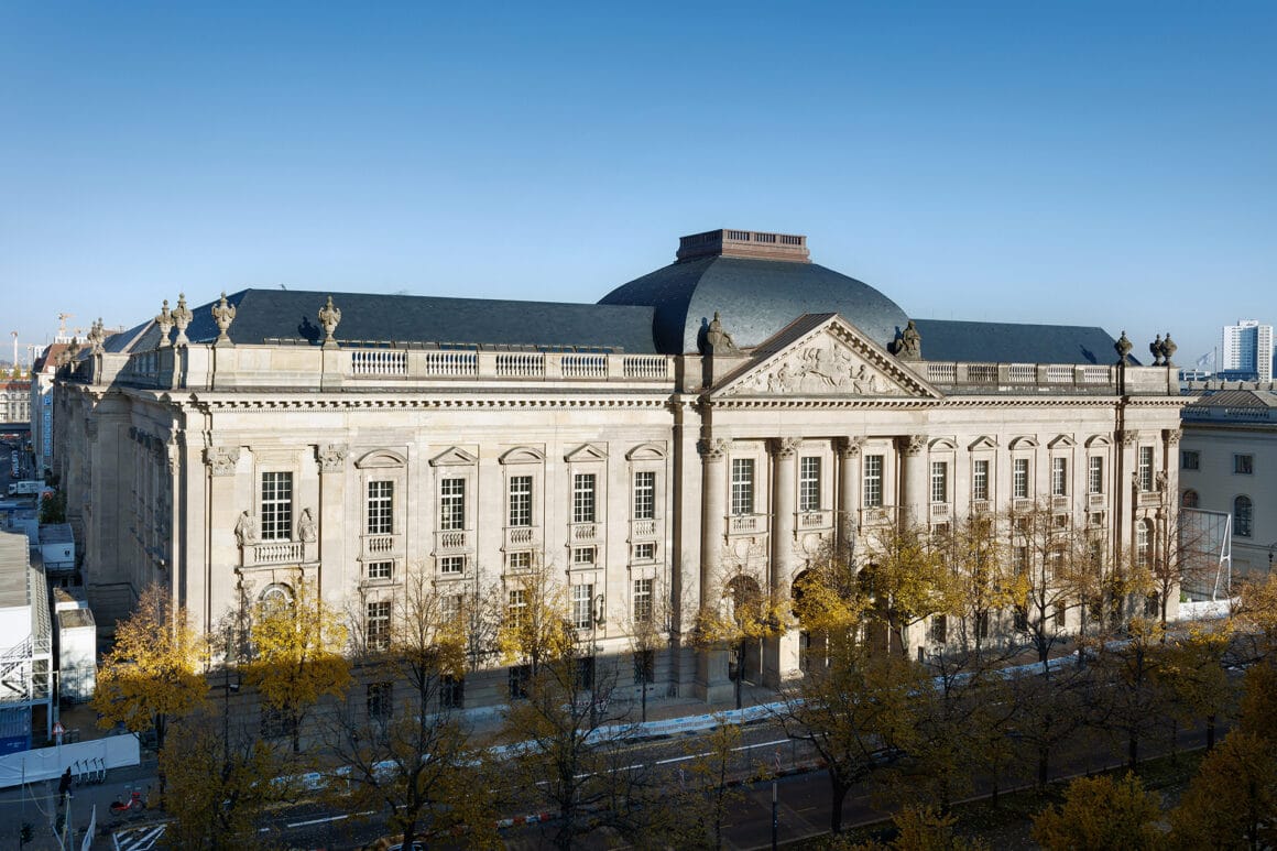 ผสมประวัติศาสตร์ ผสานความทันสมัยให้กลมกลืน ไว้ในห้องสมุดรัฐแห่งกรุงเบอร์ลิน