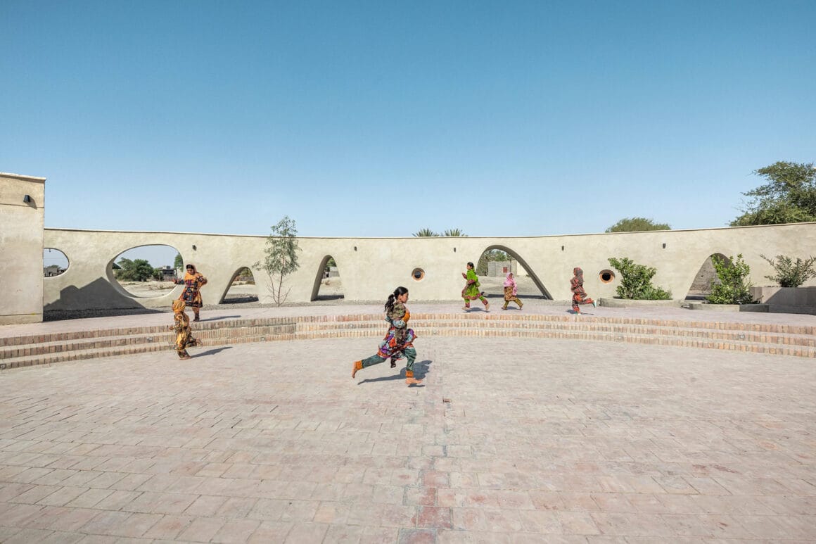 โรงเรียนประถมศึกษาที่เปิด 24 ชั่วโมง หล่อเลี้ยงเยาวชนและผู้คนในหมู่บ้านจาดกัล อิหร่าน