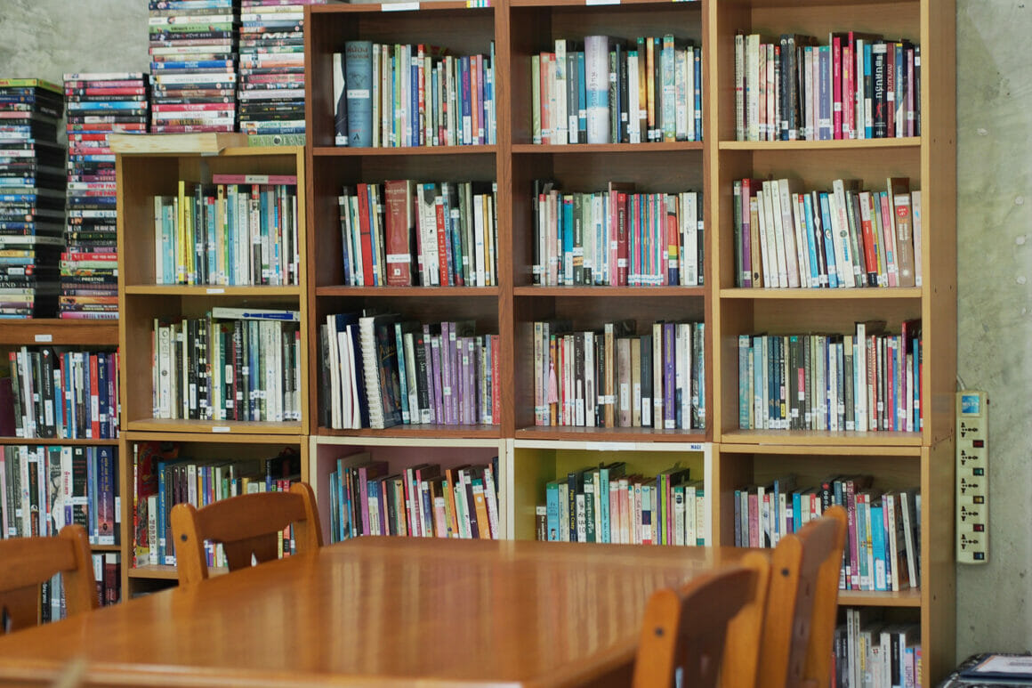 สิริพัชร์ สุธีรภัทรานนท์ : ‘Bookcase’ ห้องสมุด ร้านกาแฟ พื้นที่การเรียนรู้