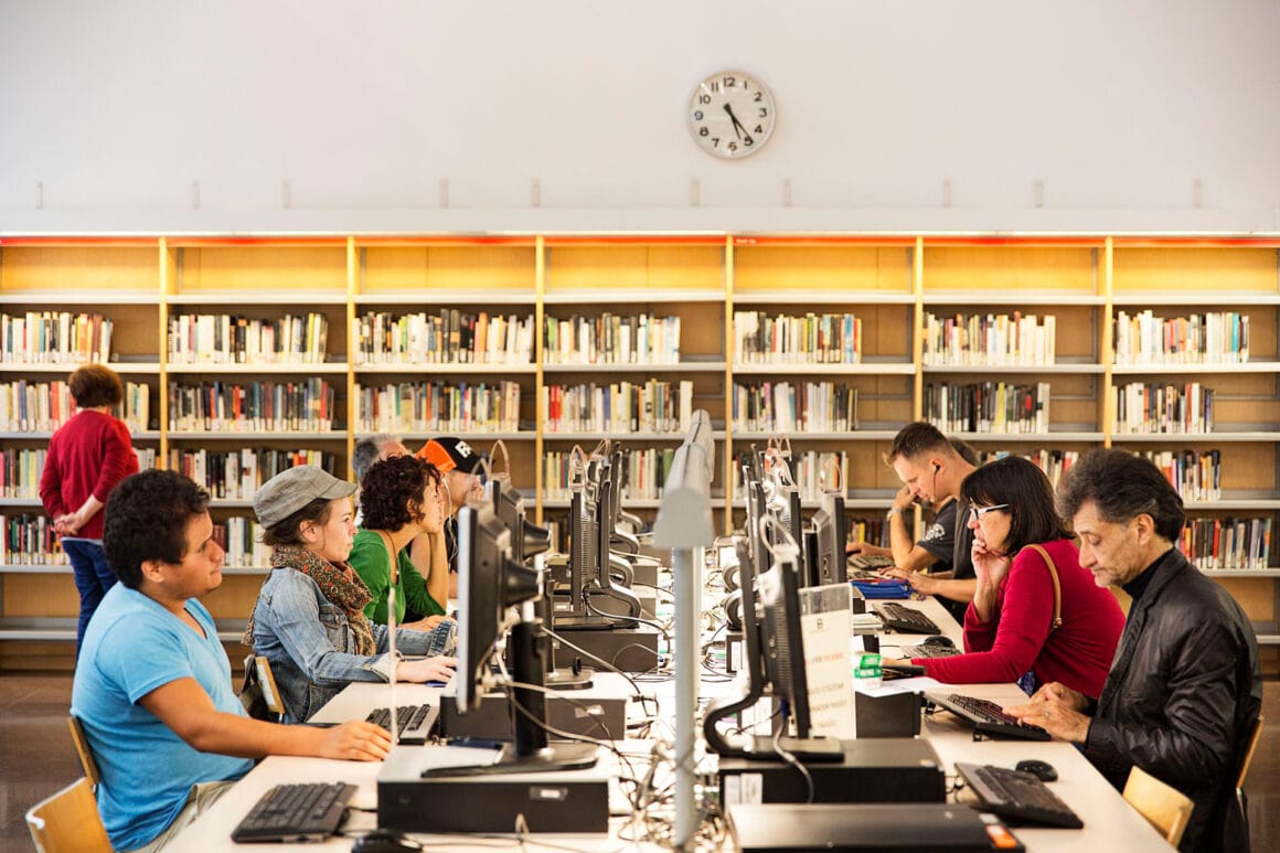 ห้องสมุดในบาร์เซโลนา มอบสิทธิด้านความรู้ และเป็น ‘บ้าน’ ที่น่าอยู่ให้ทุกคนในชุมชน